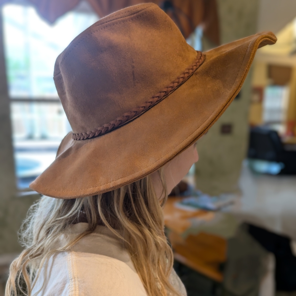 NWT Wantable Faux Suede Carmel Brown Autumn Western Prairie Hat OS